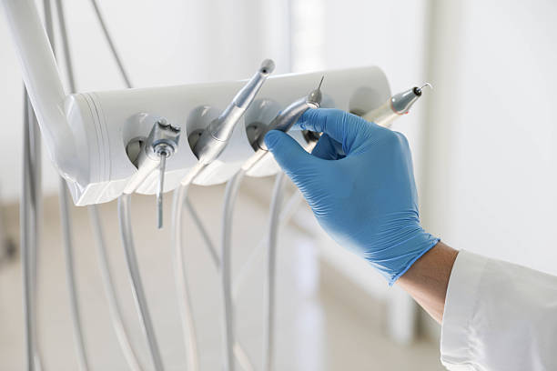 Professional Emergency Dentist technician working in Riverside, NY